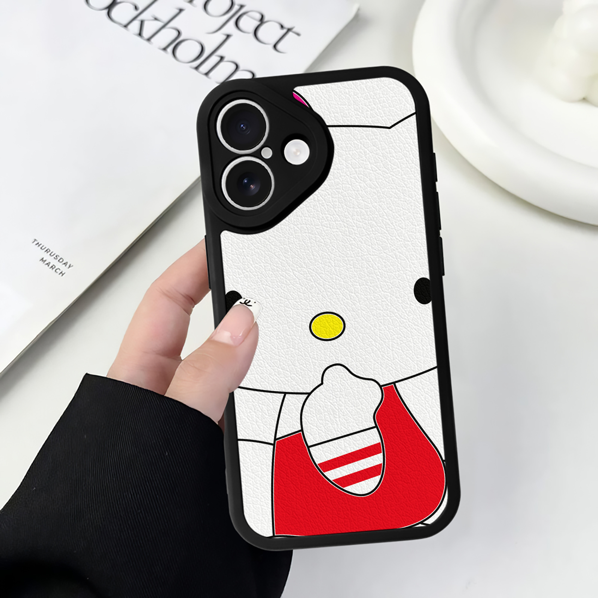 （画像用） Hello Kitty ハローキティ 【iPhone 16シリーズ対応】シリコンスマホケース（レザー調） 材質：シリコン